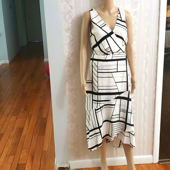 Banana Republic Wrap Dress   - Picture 10 of 11